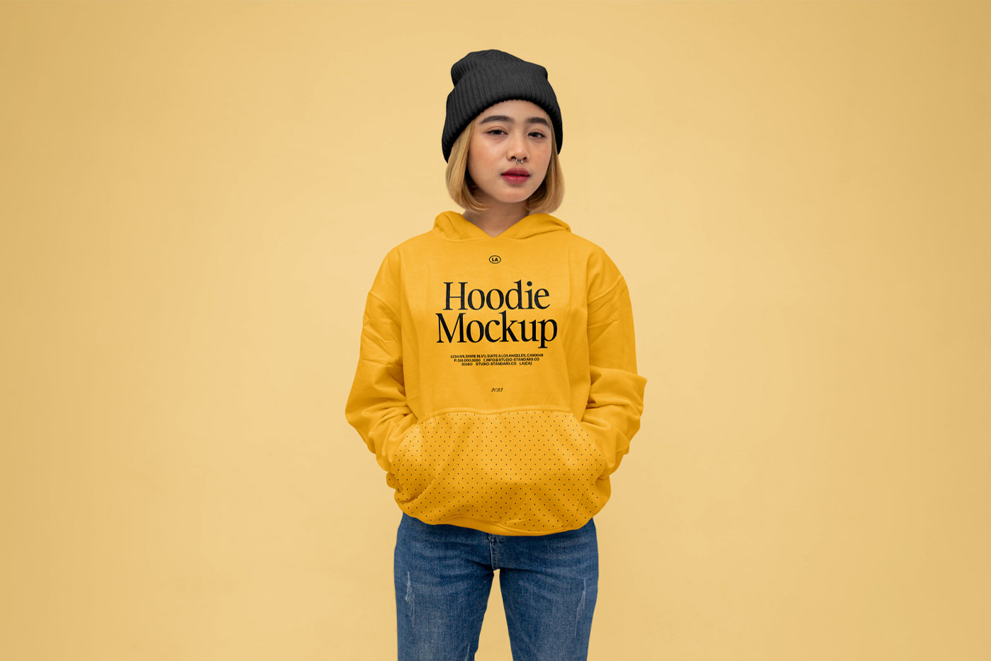 Free Girl Wearing Hoodie Mockup PSD